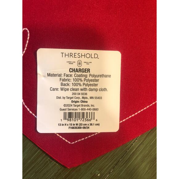 Threshold NWT Red Heart "Love" Polyester Charger - Picture 2 of 3